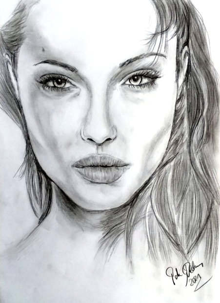 Angelina Jolie-mini